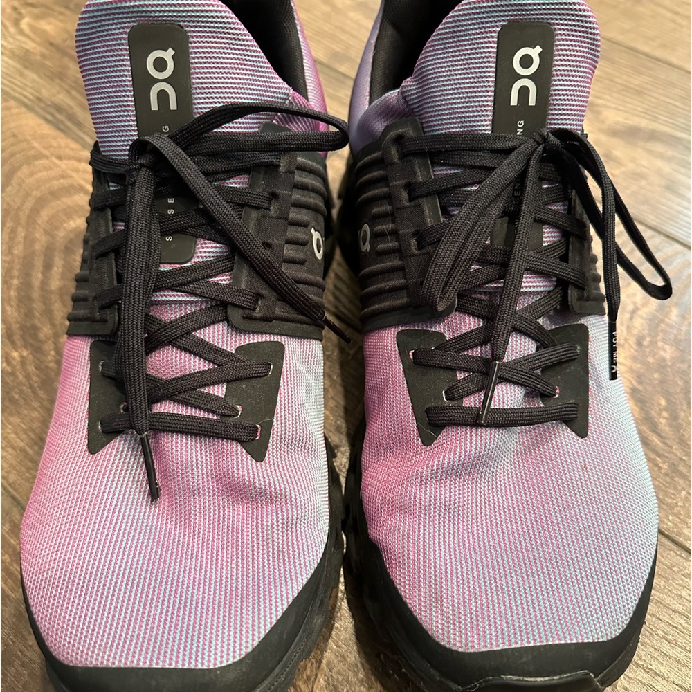 On clouds Men’s 10, iridescent blue purple black shoes